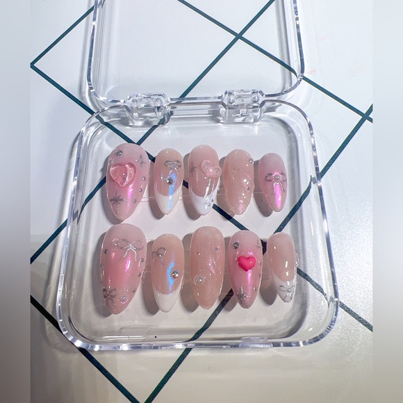 Handmade Press on nails - Picture 2 of 3